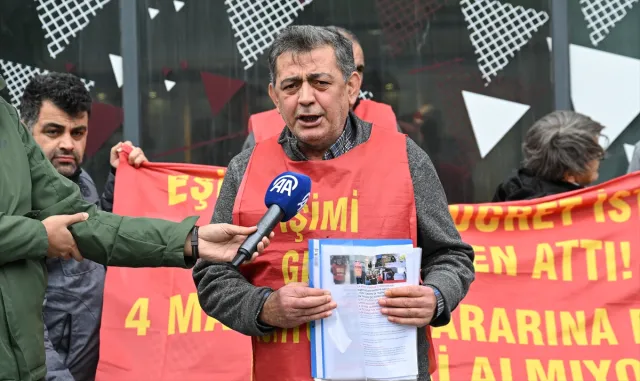 Haksız yere işten çıkarıldığını öne süren işçiden CHP İstanbul İl Başkanlığı önünde eylem Haksız yere işten çıkarıldığını öne süren işçiden CHP İstanbul İl Başkanlığı önünde eylem
