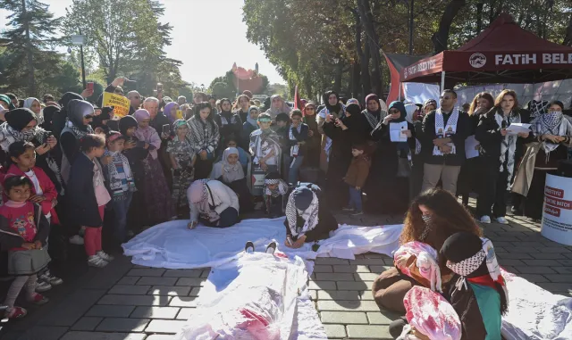 İstanbul’da kadınların Filistin’e destek için başlattığı oturma eylemi 14. gününde İstanbul’da kadınların Filistin’e destek için başlattığı oturma eylemi 14. gününde