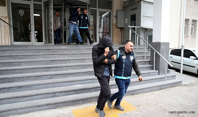 Kayseri’de bağ evlerinden hırsızlık: 4 gözaltı Kayseri’de bağ evlerinden hırsızlık: 4 gözaltı
