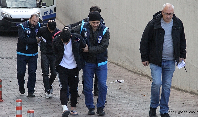 Kayseri’de cinayet! 3 zanlı tutuklandı (Güncelleme) Kayseri’de cinayet! 3 zanlı tutuklandı (Güncelleme)