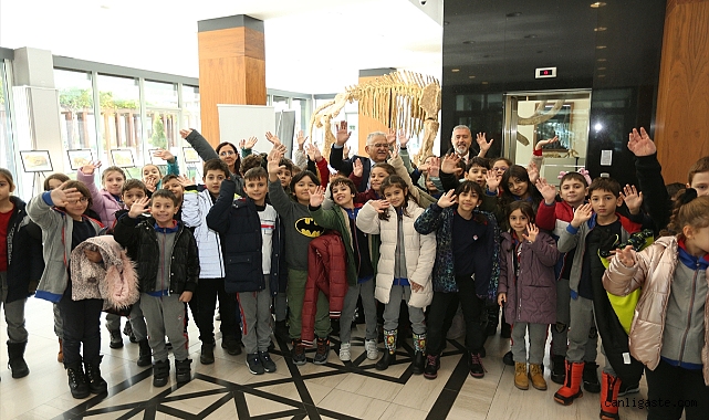 Kayseri’de öğrenciler fosil sergisini gezdi Kayseri’de öğrenciler fosil sergisini gezdi