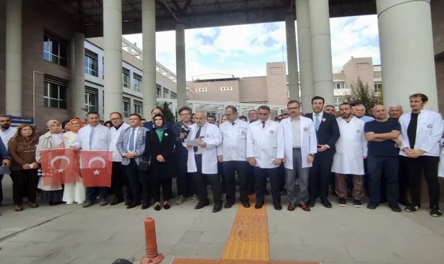 Kırşehir’de sağlıkçılar İsrail’in Gazze’ye yönelik saldırılarını protesto etti Kırşehir’de sağlıkçılar İsrail’in Gazze’ye yönelik saldırılarını protesto etti