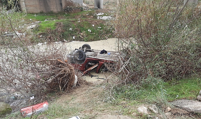 Köprüden düşen araçtaki 3 kişi yaşamını yitirdi Köprüden düşen araçtaki 3 kişi yaşamını yitirdi