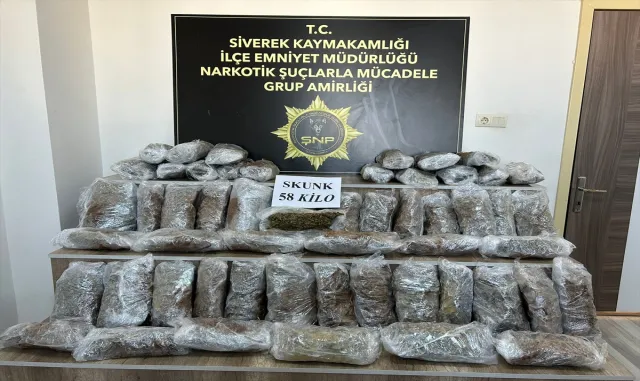 Şanlıurfa’da yakıt tankeri içerisinde 58 kilogram skunk ele geçirildi Şanlıurfa’da yakıt tankeri içerisinde 58 kilogram skunk ele geçirildi