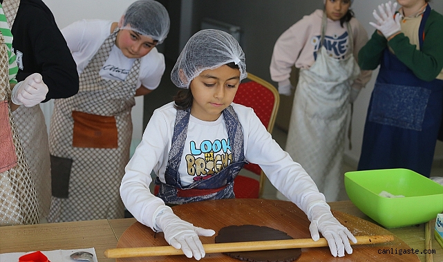 Sarıoğlan’da öğrenciler, öğretmenler günü için bakın ne yaptı? Sarıoğlan’da öğrenciler, öğretmenler günü için bakın ne yaptı?