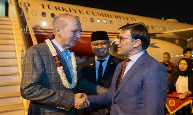 TBMM Başkanı Kurtulmuş, Endonezya’ya geldi TBMM Başkanı Kurtulmuş, Endonezya’ya geldi