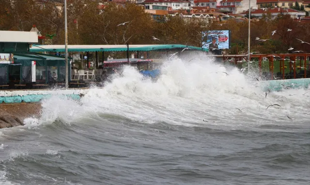 Tekirdağ’da deniz ulaşımına lodos engeli Tekirdağ’da deniz ulaşımına lodos engeli