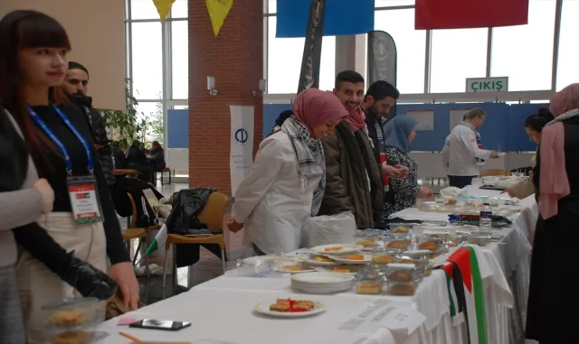 Anadolu Üniversitesi’nde "Filistin’e destek" kermesi düzenlendi Anadolu Üniversitesi’nde "Filistin’e destek" kermesi düzenlendi