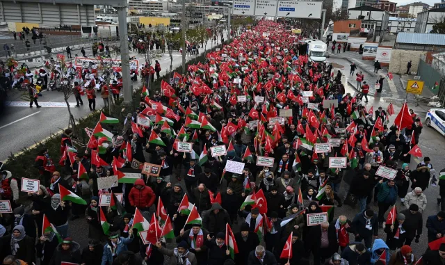 Ankara’da binlerce kişinin katılımıyla "Büyük Gazze Yürüyüşü ve Mitingi" düzenlendi Ankara’da binlerce kişinin katılımıyla "Büyük Gazze Yürüyüşü ve Mitingi" düzenlendi