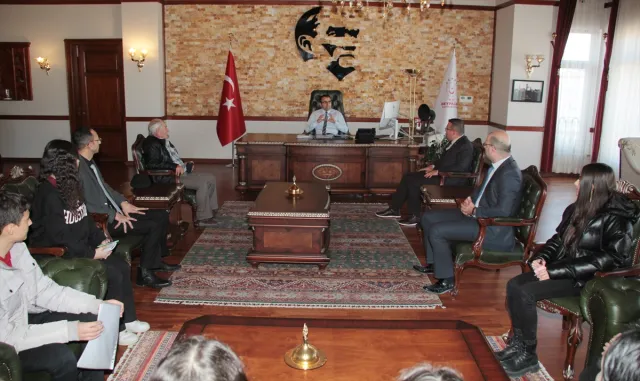 Beypazarı’nda lise öğrencilerinden Kaymakam Yılmaz’a ziyaret Beypazarı’nda lise öğrencilerinden Kaymakam Yılmaz’a ziyaret