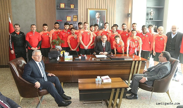 Çevre, Şehircilik ve İklim Değişikliği Bakanı Mehmet Özhaseki, Kayserispor’u ziyaret etti Çevre, Şehircilik ve İklim Değişikliği Bakanı Mehmet Özhaseki, Kayserispor’u ziyaret etti
