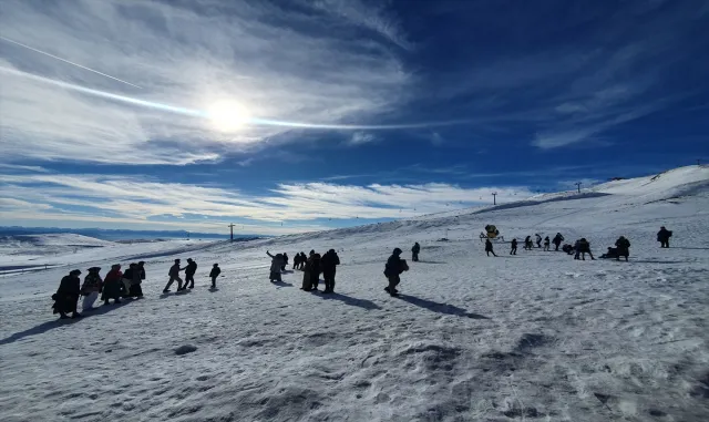 Endonezyalı turistler Erciyes Kayak Merkezi’ni gezdi Endonezyalı turistler Erciyes Kayak Merkezi’ni gezdi