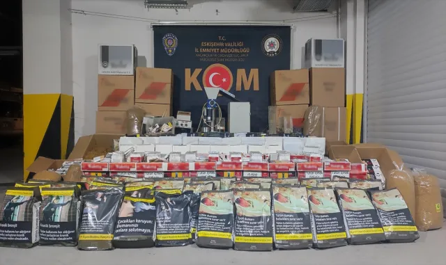 Eskişehir’de 211 bin 200 makaron ele geçirildi Eskişehir’de 211 bin 200 makaron ele geçirildi