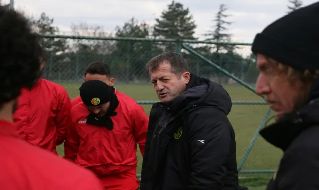 Eskişehirspor’da teknik direktör İbrahim Baş’la yollar ayrıldı Eskişehirspor’da teknik direktör İbrahim Baş’la yollar ayrıldı