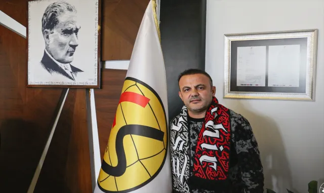 Eskişehirspor, teknik direktör Levent Kartop’la sözleşme imzaladı Eskişehirspor, teknik direktör Levent Kartop’la sözleşme imzaladı
