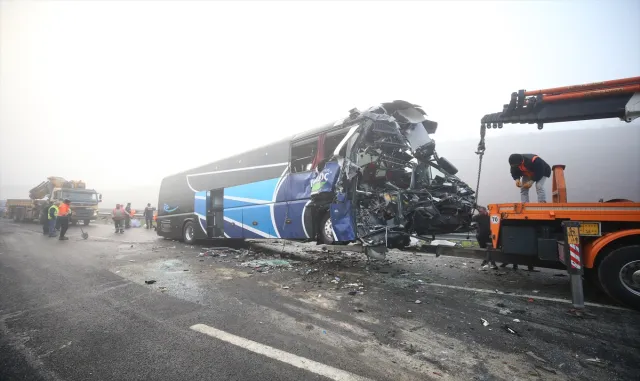 GÜNCELLEME 5 - Kuzey Marmara Otoyolu’nda zincirleme kazada 10 kişi öldü, 61 kişi yaralandı GÜNCELLEME 5 - Kuzey Marmara Otoyolu’nda zincirleme kazada 10 kişi öldü, 61 kişi yaralandı