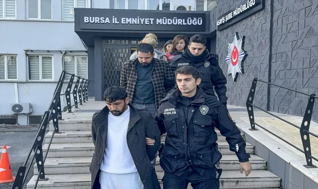 GÜNCELLEME - Bursa’da 1 milyon liralık ziynet eşyası çaldığı iddia edilen 4 şüpheli Ankara ve Osmaniye’de yakalandı GÜNCELLEME - Bursa’da 1 milyon liralık ziynet eşyası çaldığı iddia edilen 4 şüpheli Ankara ve Osmaniye’de yakalandı