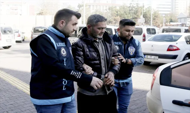 GÜNCELLEME - Kayseri’de sahte dekontla 30 kişiyi dolandırdığı iddia edilen zanlı tutuklandı GÜNCELLEME - Kayseri’de sahte dekontla 30 kişiyi dolandırdığı iddia edilen zanlı tutuklandı