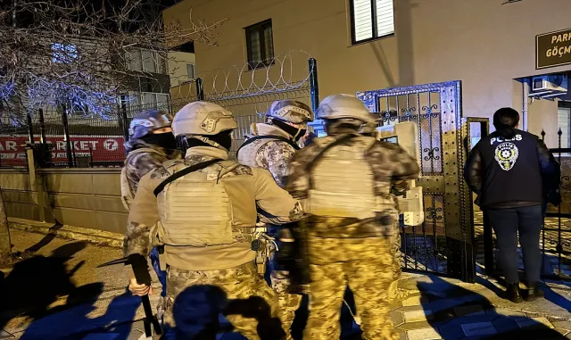 GÜNCELLEME - Mersin’de yasa dışı bahis operasyonunda 16 şüpheli yakalandı GÜNCELLEME - Mersin’de yasa dışı bahis operasyonunda 16 şüpheli yakalandı