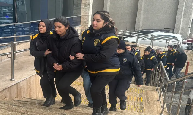 GÜNCELLEME - Zonguldak merkezli dolandırıcılık operasyonunda 3 şüpheli tutuklandı GÜNCELLEME - Zonguldak merkezli dolandırıcılık operasyonunda 3 şüpheli tutuklandı