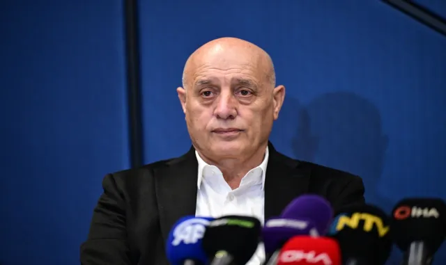 İstanbulspor Başkanı Sarıalioğlu, Trabzonspor maçında sahadan çekilmelerini değerlendirdi: İstanbulspor Başkanı Sarıalioğlu, Trabzonspor maçında sahadan çekilmelerini değerlendirdi: