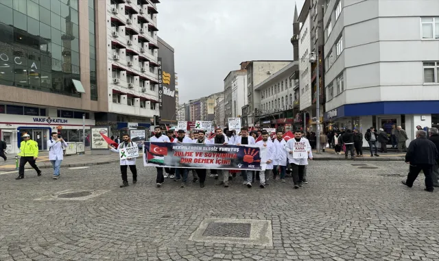 Karadeniz’de 3 ilde doktorlar "sessiz yürüyüş" ile İsrail’i protesto etti Karadeniz’de 3 ilde doktorlar "sessiz yürüyüş" ile İsrail’i protesto etti