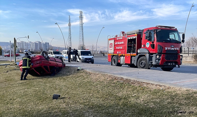 Kayseri’de devrilen otomobilin alev aldığı kazada 2 kişi yanarak yaralandı! Kayseri’de devrilen otomobilin alev aldığı kazada 2 kişi yanarak yaralandı!