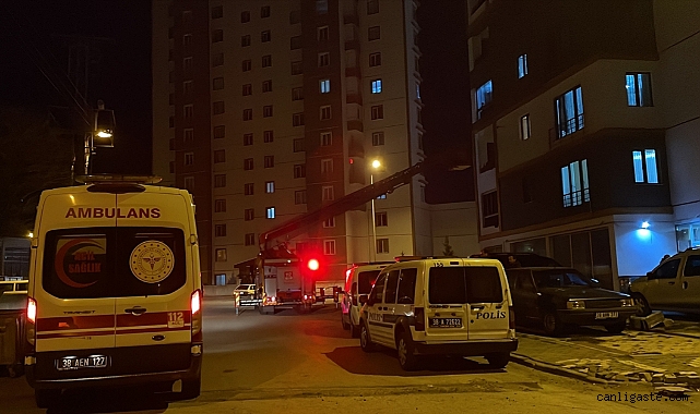Kayseri’de kendisini eve kilitleyip, eşyaları yakan genci ailesi ikna etti Kayseri’de kendisini eve kilitleyip, eşyaları yakan genci ailesi ikna etti