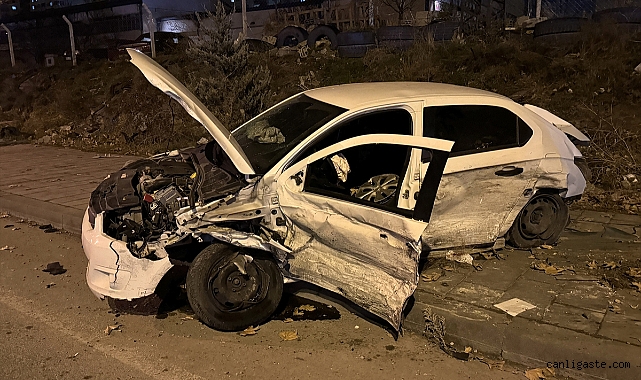 Kayseri’de otomobiller çarpıştı, sürücüler yaralandı Kayseri’de otomobiller çarpıştı, sürücüler yaralandı