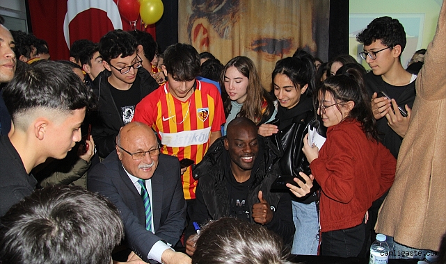 Kayserisporlu futbolculara Bünyan’da yoğun ilgi Kayserisporlu futbolculara Bünyan’da yoğun ilgi