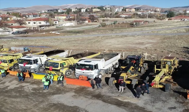 Kırşehir İl Özel İdaresince karla mücadele ekibi oluşturuldu Kırşehir İl Özel İdaresince karla mücadele ekibi oluşturuldu