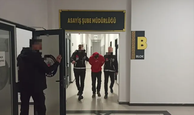 Kocaeli’de iş yerinden hırsızlık yapan zanlı tutuklandı Kocaeli’de iş yerinden hırsızlık yapan zanlı tutuklandı