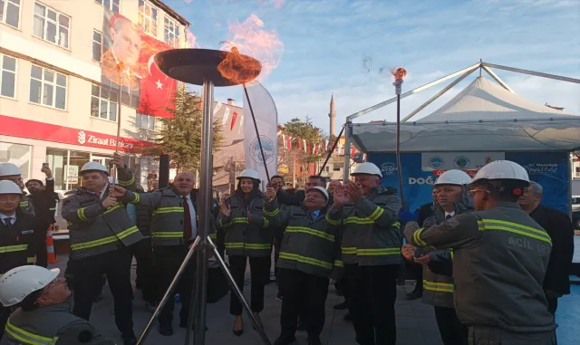 Özvatan’da ilçesinde ilk doğal gaz ateşi yakıldı Özvatan’da ilçesinde ilk doğal gaz ateşi yakıldı
