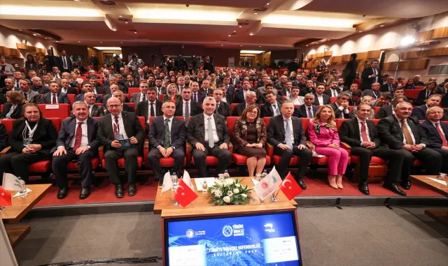 Ticaret Bakanı Bolat, Gaziantep’te "İhracat Seferberliği Zirvesi"nde konuştu: Ticaret Bakanı Bolat, Gaziantep’te "İhracat Seferberliği Zirvesi"nde konuştu: