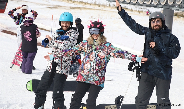 Yeni yıla Erciyes’te girmek isteyen kayakseverler pistleri doldurdu Yeni yıla Erciyes’te girmek isteyen kayakseverler pistleri doldurdu