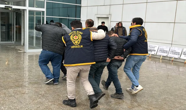 Adıyaman’da hırsızlık operasyonunda yakalanan 6 şüpheli tutuklandı Adıyaman’da hırsızlık operasyonunda yakalanan 6 şüpheli tutuklandı