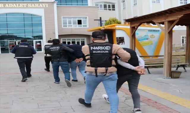 Burdur’da uyuşturucu operasyonunda 3 zanlı tutuklandı Burdur’da uyuşturucu operasyonunda 3 zanlı tutuklandı