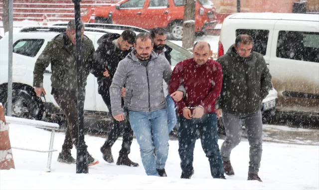Erzurum’da polisi darbeden zanlılar adli kontrolle serbest bırakıldı Erzurum’da polisi darbeden zanlılar adli kontrolle serbest bırakıldı