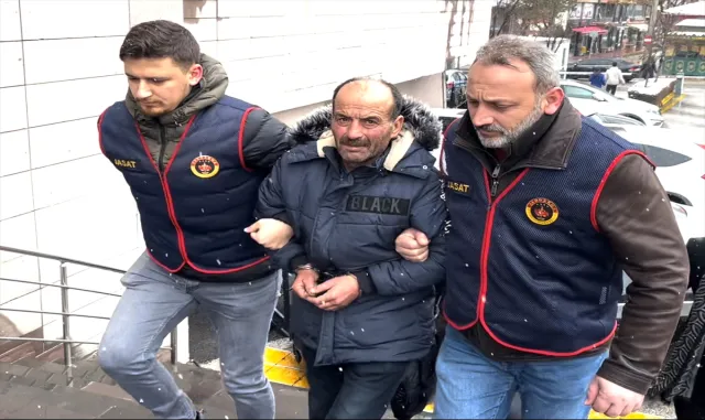 Eskişehir’de ağabeyinin ölümüyle ilgili gözaltına alınan şüpheli adliyeye sevk edildi Eskişehir’de ağabeyinin ölümüyle ilgili gözaltına alınan şüpheli adliyeye sevk edildi