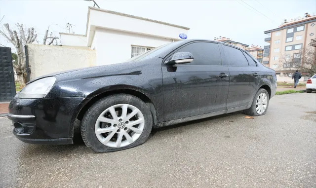 Gaziantep’te yaklaşık 200 aracın lastiğini patlatıp kaçan şüpheli yakalandı Gaziantep’te yaklaşık 200 aracın lastiğini patlatıp kaçan şüpheli yakalandı