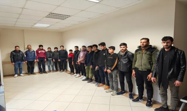 Hatay’da 16 düzensiz göçmen yakalandı Hatay’da 16 düzensiz göçmen yakalandı