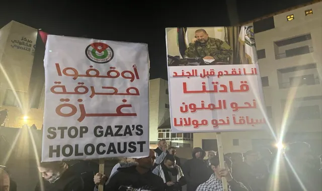 İsrail’in Amman Büyükelçiliği yakınında Aruri için oturma eylemi düzenlendi İsrail’in Amman Büyükelçiliği yakınında Aruri için oturma eylemi düzenlendi