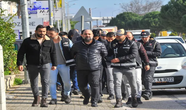 İzmir’de suç gelirlerinin aklanmasına yönelik operasyonda 6 kişi tutuklandı İzmir’de suç gelirlerinin aklanmasına yönelik operasyonda 6 kişi tutuklandı