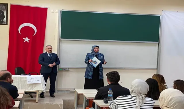 KAEÜ öğrencilerine "Türk vergi sistemi ve vergi bilinci" konferansı verildi KAEÜ öğrencilerine "Türk vergi sistemi ve vergi bilinci" konferansı verildi