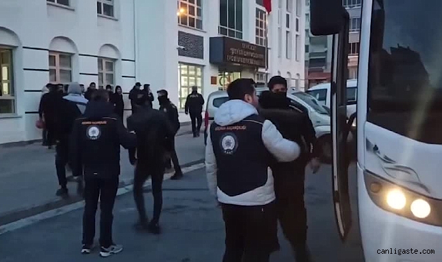 Kayseri’de 24 düzensiz göçmen yakalandı! Kayseri’de 24 düzensiz göçmen yakalandı!
