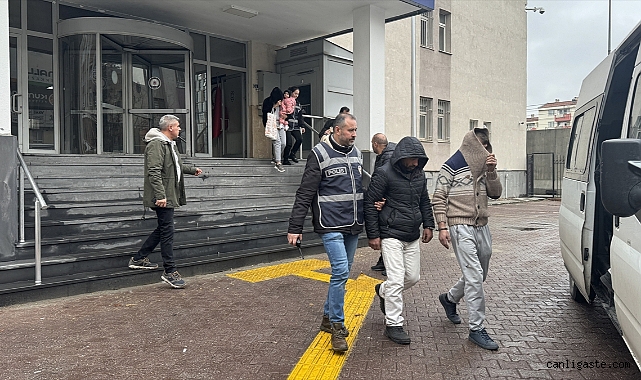 Kayseri’de firari 15 hükümlü yakalandı (17 Ocak 2024) Kayseri’de firari 15 hükümlü yakalandı (17 Ocak 2024)