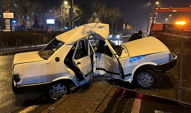 Kayseri’de trafik kazası! 2’si çocuk 4 kişi yaralandı Kayseri’de trafik kazası! 2’si çocuk 4 kişi yaralandı