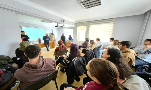 Kırşehir’de tıp fakültesi öğrencilerine afet farkındalığı ve yangın eğitimi Kırşehir’de tıp fakültesi öğrencilerine afet farkındalığı ve yangın eğitimi