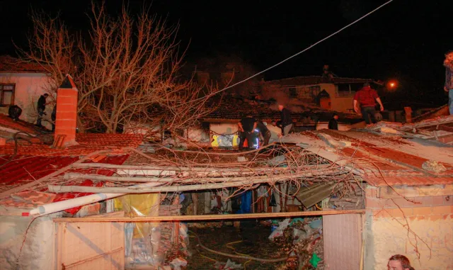 Kütahya’da evinde çıkan yangında yaralanan kişi hastaneye kaldırıldı Kütahya’da evinde çıkan yangında yaralanan kişi hastaneye kaldırıldı