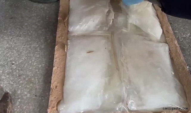 Sehpa tahtaları arasında 2 kilogram uyuşturucu ele geçirildi! Sehpa tahtaları arasında 2 kilogram uyuşturucu ele geçirildi!